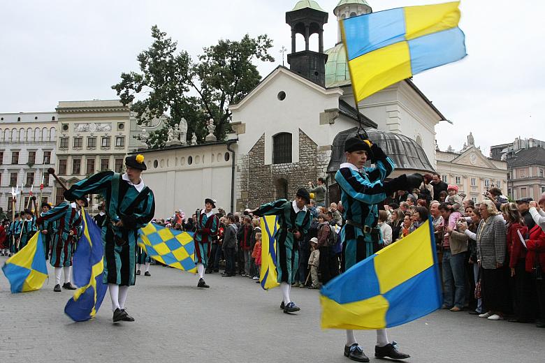 ...oraz zespół chorążych, którzy do perfekcji opanowali swoją sztukę.