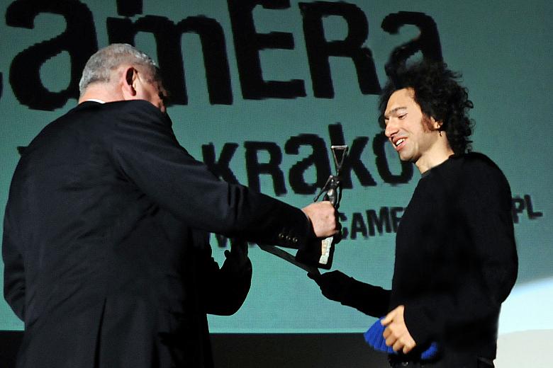 W konkursie zwyciężył film "Momma's Man". 
Jego autor Aazel Jacobs odebrał z rąk Prezydenta Jacka Majchrowskiego Krak