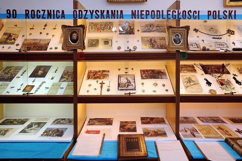 Eksponowana (do 15 listopada br.) w siedzibie Klubu, przy ulicy Siemiradzkiego 13, wystawa jest bez wątpienia ważnym wydarzeniem