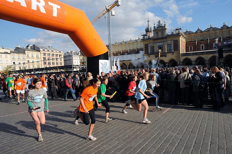 Ruszył bieg o szablę kpt. Antoniego Stawarza.
Tradycyjnie startują w nim reprezentacje siedmiu najstarszych, istniejących już w