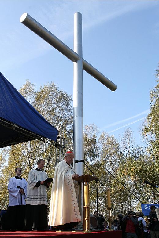 Podczas homilii, kardynał Stanisław Dziwisz podziękował wszystkim, którzy przyczynili się do rozpoczęcia tego wielkiego dzieła -