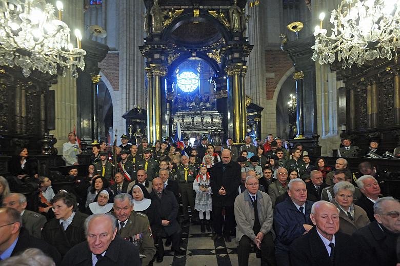 Wśród uczestników mszy byli przedstawiciele wielu pokoleń. 