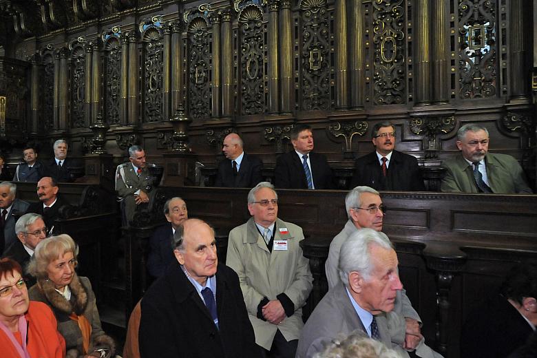 W stallach zasiedli przedstawiciele władz małopolskich i krakowskich.