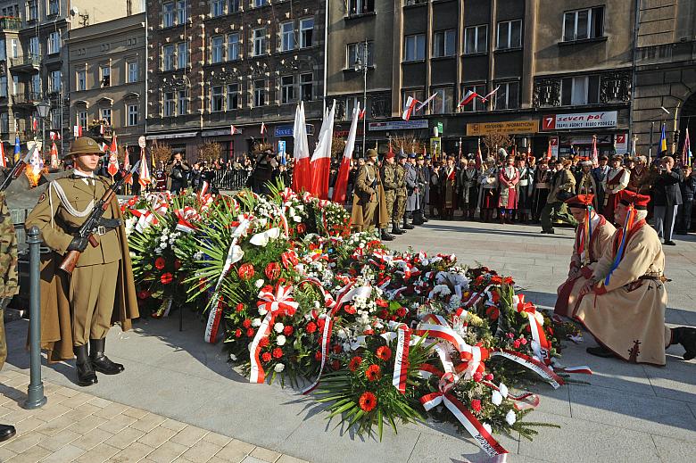 ... oraz delegacja w krakowskich sukmanach.