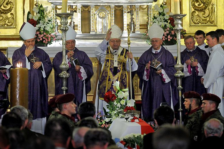 ... ostatniego pożegnania.