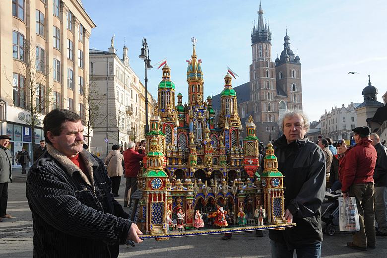 Krakowska architektura jest wciąż niewyczerpanym źródłem inspiracji dla twórców szopek.