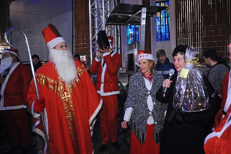 Oprócz przedstawiciela władz Krakowa na gościa z dalekiej północy oczekiwał krakowski, tradycyjny święty Mikołaj, czyli biskup z