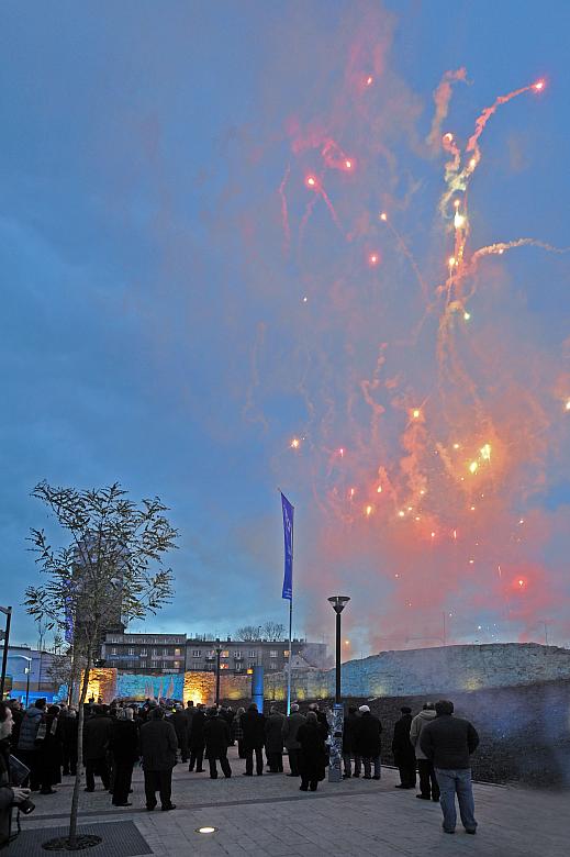 Uroczystość - w której oprócz licznie przybyłych gości wzięło udział m.in. krakowskie Bractwo Kurkowe - uświetniły ognie sztuczn