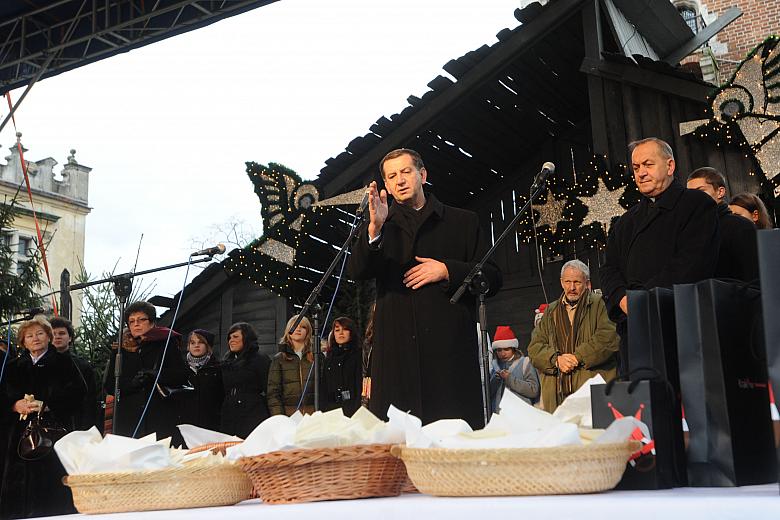 Przygotowane opłatki pobłogosławił ksiądz biskup Józef Guzdek.