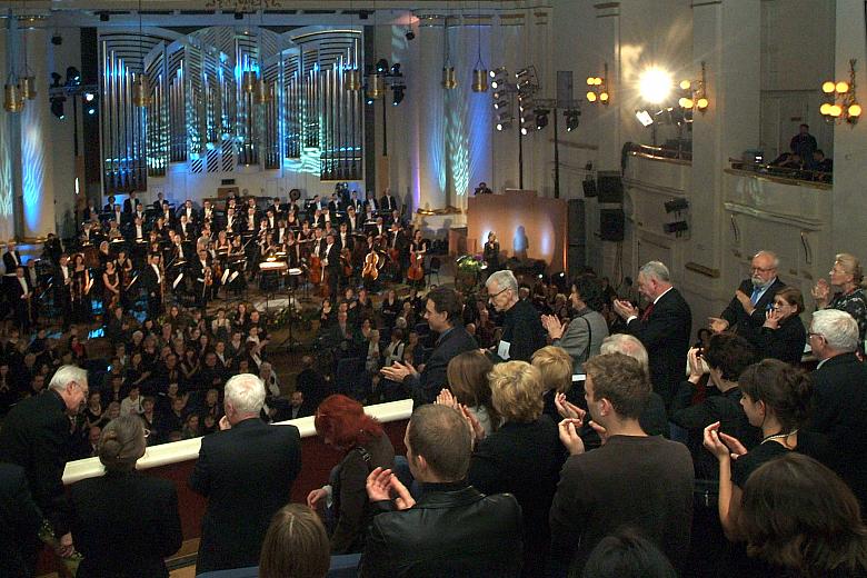 Koncert zakończył się owacją. 