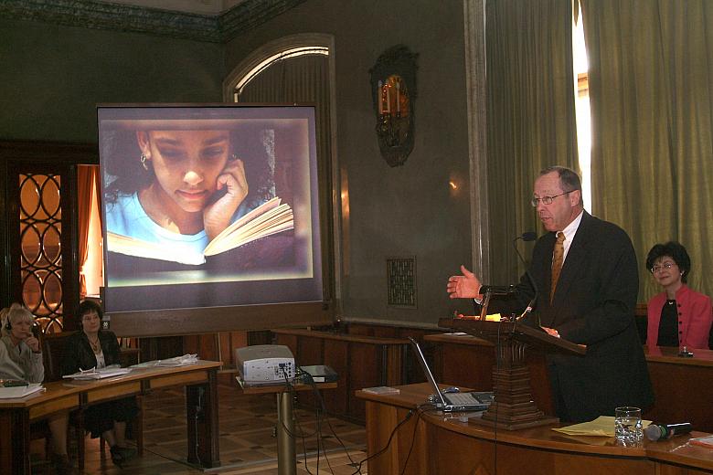 Założona w roku 1998 Fundacja ABC XXI - "Cała Polska czyta dzieciom" stawia sobie za cel: "wspieranie zdrowia emo