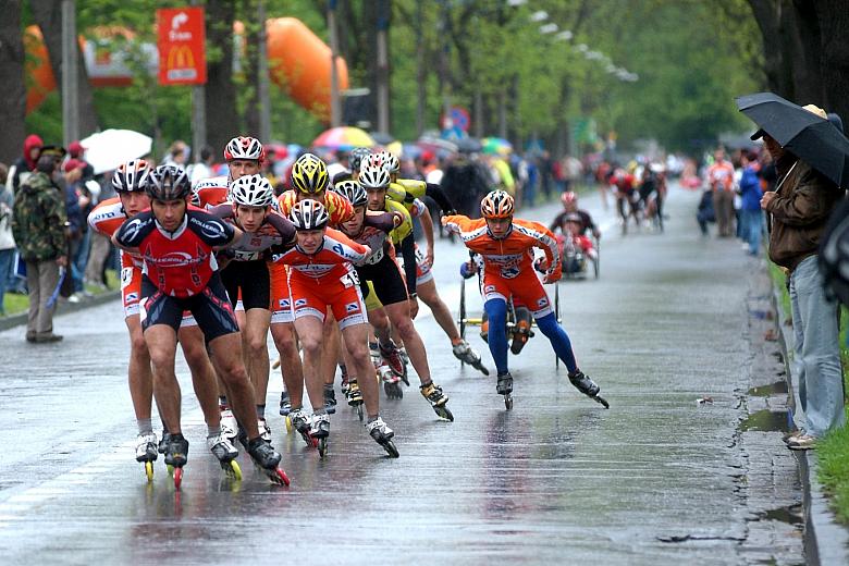 W Maratonie brali udział także rolkarze.