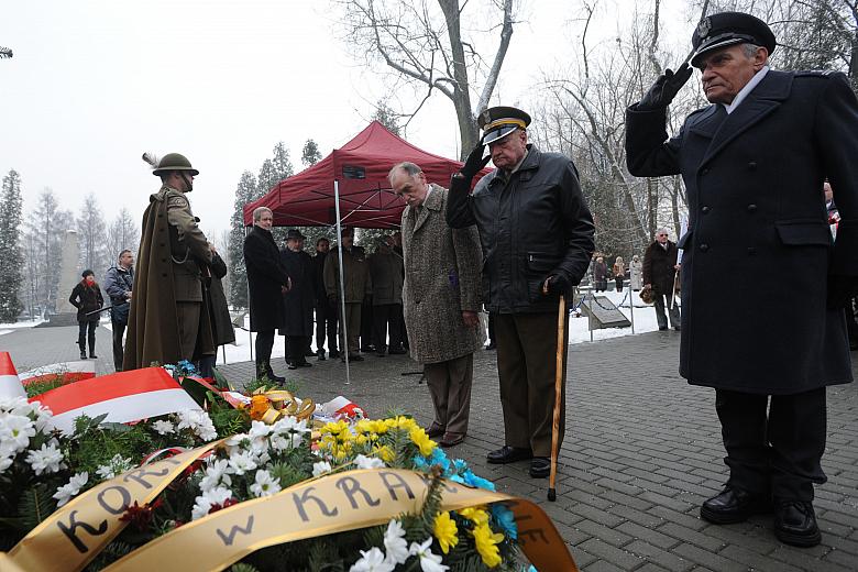 W uroczystości wzięli udział przedstawiciele środowisk kombatanckich...