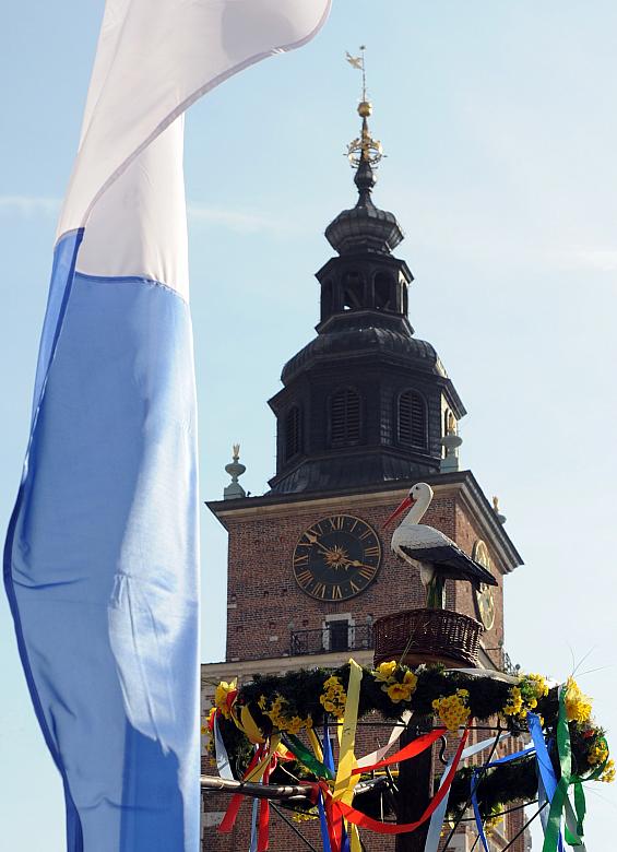 ...a także powiewające flagi miasta Krakowa, wszystko to tworzy niepowtarzalną atmosferę...