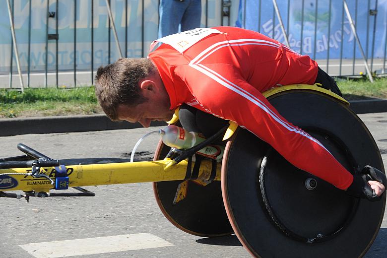 ... władając wielki wysiłek, ...