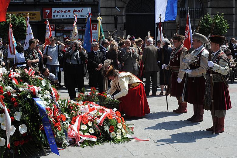 ...od Bractwa Kurkowego oraz wielu innych organizacji i stowarzyszeń.