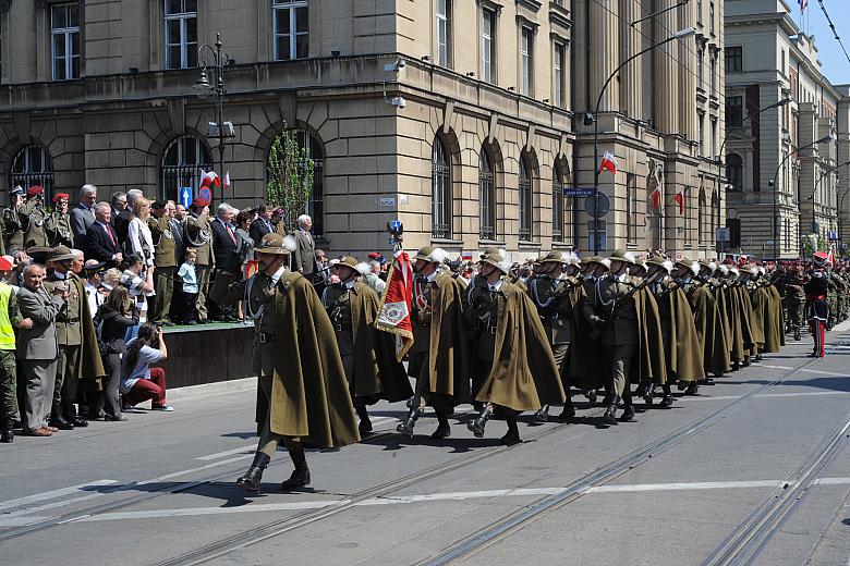 Maszerowały pododdziały Wojska Polskiego...