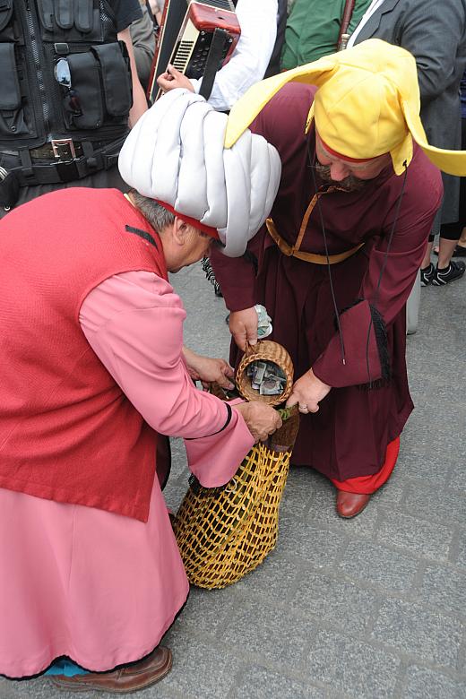 Haraczu przybywało...