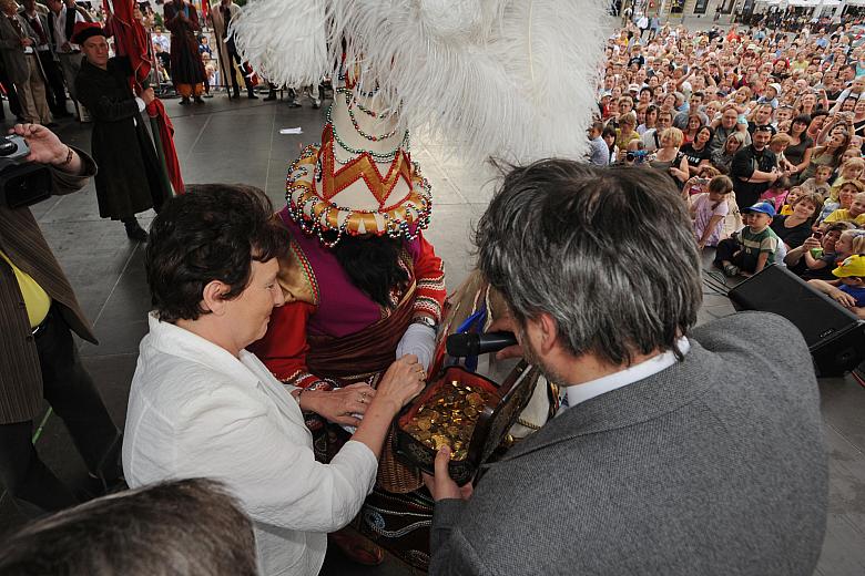 Lajkonik odebrał tradycyjny haracz...
