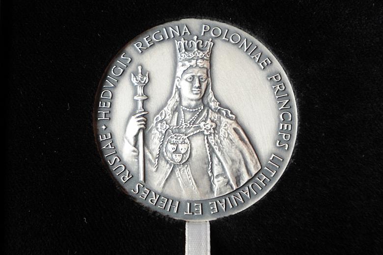 ...ustanowionemu w roku 1992 Medalowi Cracoviae Merenti.