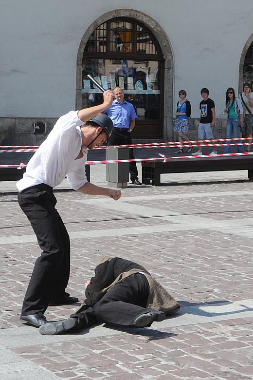 EO.45 Dance Theatre z Wielkiej Brytanii wystawił na Małym Rynku spektakl zatytułowny 
"Twisted Oliver"... 