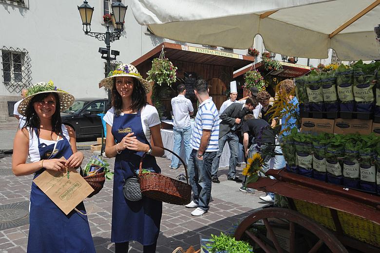 Jednak nie tylko suche zioła, zboża i trawy można było kupić w czasie festiwalu. Firma Swedeponic oferowała szeroki asortyment ś