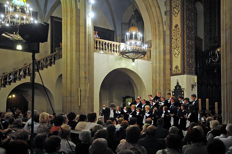 Chór - założony w roku 1991 - przybył do Krakowa, aby wystąpić w ramach wydarzenia nazwanego Noc Cracovia Sacra. 