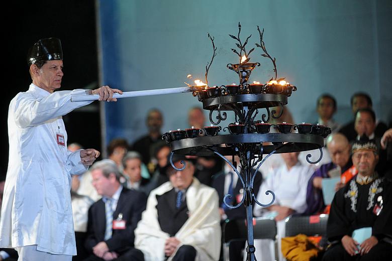 Obecni byli reprezentanci różnych obrządków chrześcijańskich oraz wyznań niechrześcijańskich.