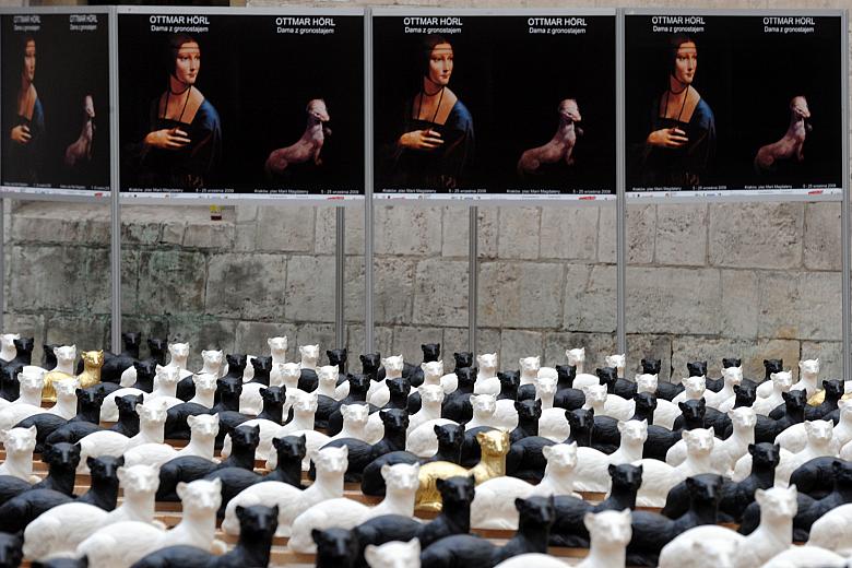 "Sztuka dla mnie nie jest podlegającą hierarchii koncepcją, przeciwnie, walczę o to, aby dotarła ona do jak największej lic