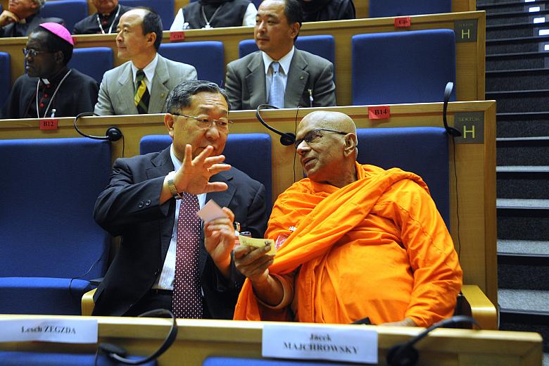 W fotelach zasiedli przedstawiciele wielu religii...