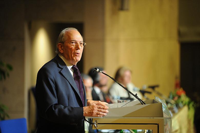 Zabrał także głos Michel Camdessus, wybitny ekonomista oraz były Prezes Banque de France. Zwrócił on uwagę na obecny kryzys ekon