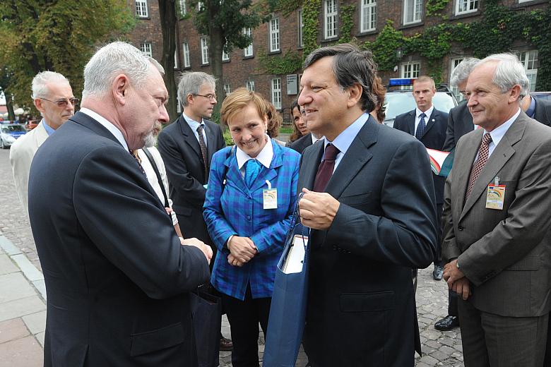 Prezydent Miasta Krakowa Jacek Majchrowski powitał dostojnego Gościa na Wawelu.