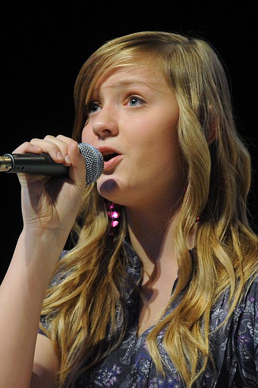 ...a tych młodym wykonawcom nie brakuje.