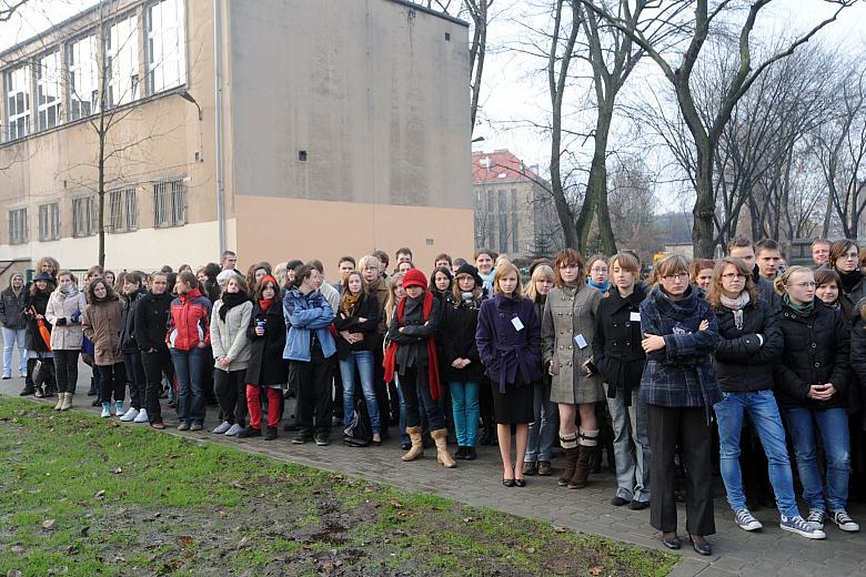 Młodzież z "Wyspiańskiego", a także mieszkańcy Grzegórzek mają do dyspozycji kompleks kilku boisk sportowych.