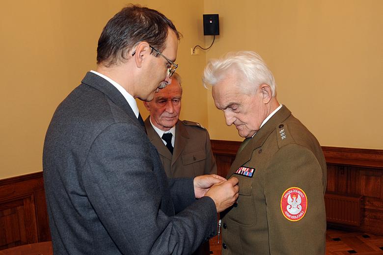 ...Sekretarz Wojewódzkiego Komitetu Ochrony Pamięci Walki i Męczeństwa.