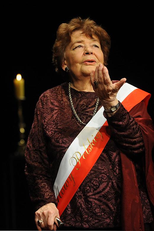 ...że tak wiele lat w swoim życiu poświęciłam dbałości o mowę polską". 