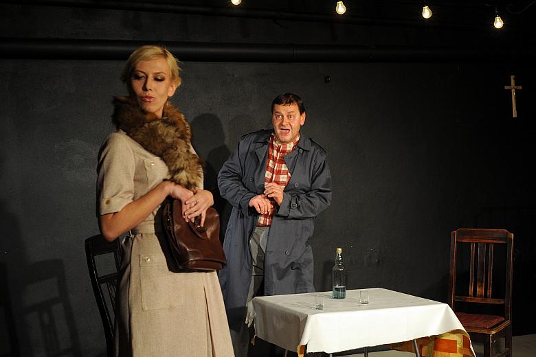 W spektaklu reżyserowanym przez Piotra Siekluckiego...