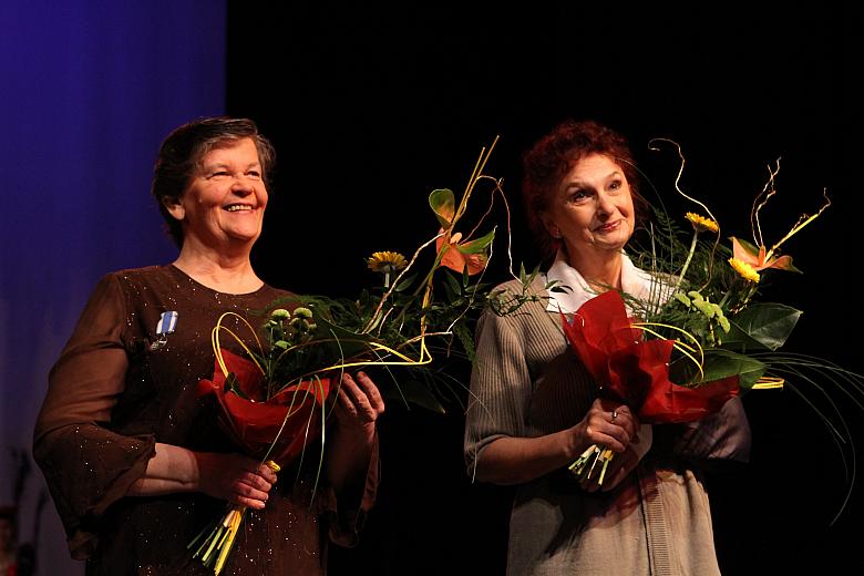 Irena Jelec-Wójcik oraz Maria Osadzińska - założycielki Zespołu Pieśni i Tańca "Mali Krakowiacy".