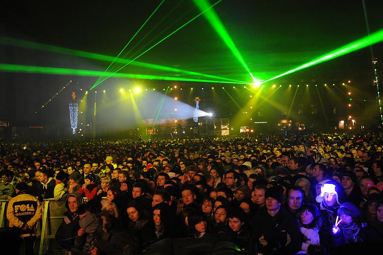 W sylwestrową noc krakowski Rynek zmienił się w największą w Europie scenę klubową z "parkietem" o powierzchni blisko 