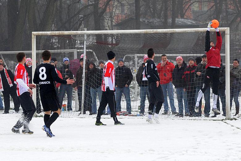 Dopiero po zmianie stron I drużyna wzięła się ostro do pracy...