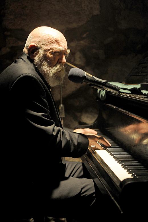 Edward Zawiliński - muzyk, kompozytor, pianista, pedagog od pięćdziesięciu już lat aktywnie uczestniczy w życiu kulturalnym Krak