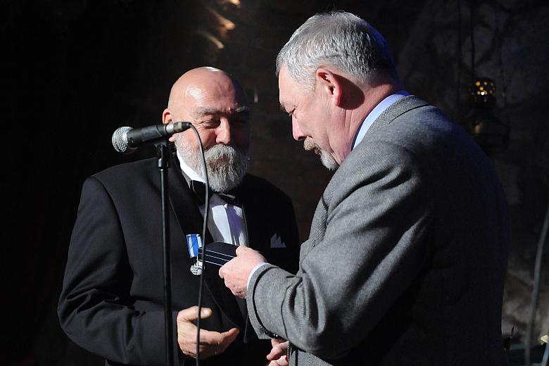 Odznakę "Honoris gratia" Mistrz Edward Zawiliński otrzymał z rąk Prezydenta Jacka Majchrowskiego.