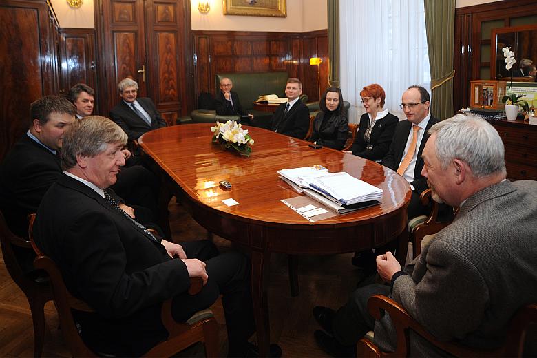 Dla miłośników sztuki, a szczególnie architektury wnętrz, czescy i polscy organizatorzy przygotowali także warsztaty edukacyjne 