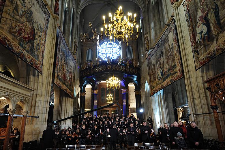 Oprawę muzyczną przygotowała Capella Cracoviensis pod dyrekcją Jana Tomasza Adamusa, która wykonała "Mszę" autorstwa J