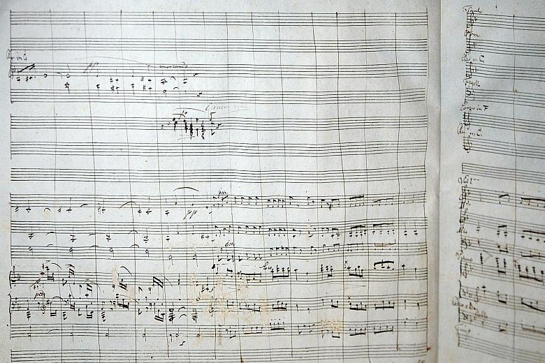 Ogromną ciekawość zwiedzających wzbudziły partytury arcydzieł Mistrza...