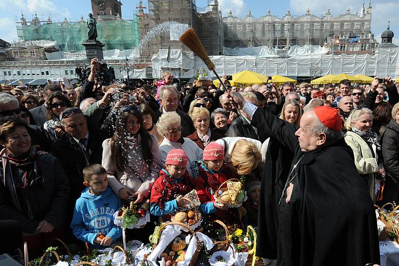 ...oraz sprawujący obecnie swą posługę jako Arcybiskup Metropolita Krakowski - Kardynał Stanisław Dziwisz.