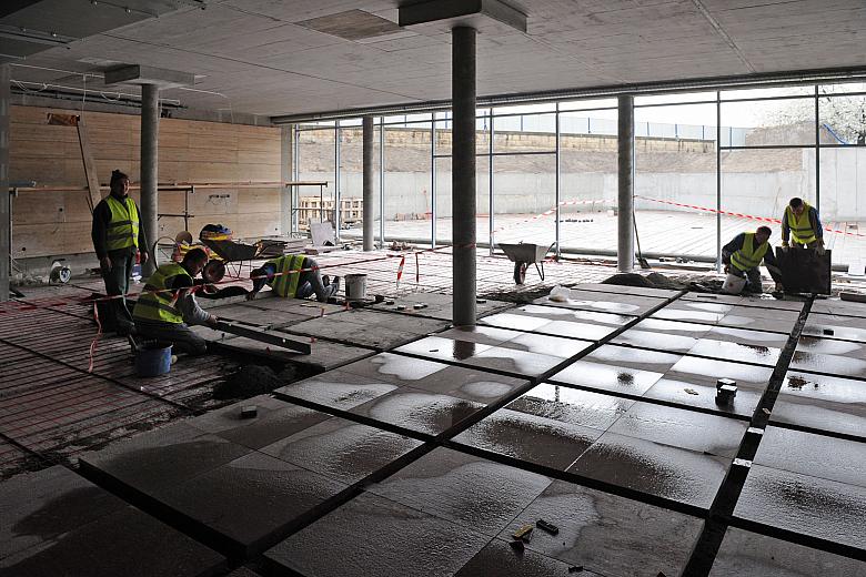 Przewidziano tam również stanowiska handlowe i gastronomiczne.