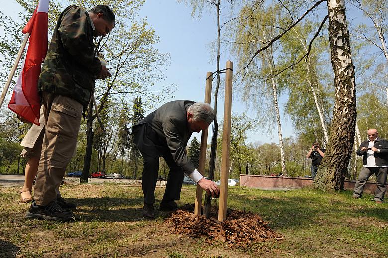 Polana na Sowińcu pod Kopcem Piłsudskiego. Miejsce szczególne na patriotycznej mapie Krakowa. Tu miały w kwietniu tego roku stan