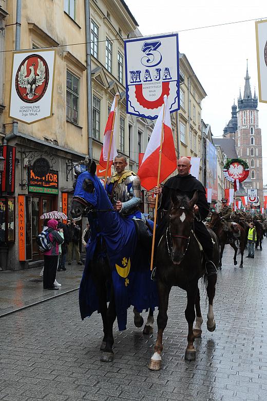 ...przez świątecznie ustrojone ulice - tu Floriańską z Bazyliką Mariacką u wlotu...