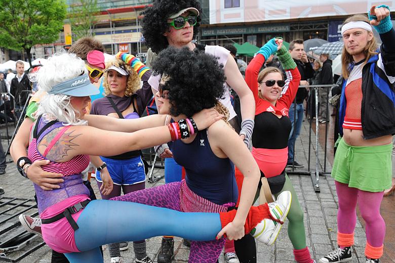 Inwencji młodym nigdy nie brak i Kraków w tych dniach staje się zwariowany, bardzo głośny i bardzo kolorowy.